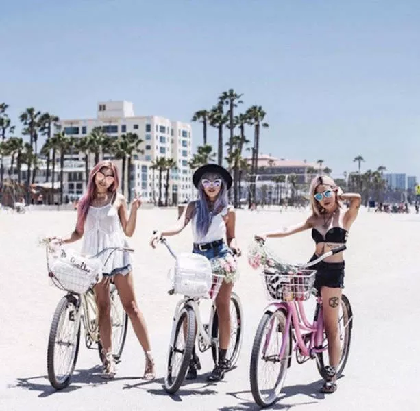 Sexy girls sur les bicyclettes - #23 