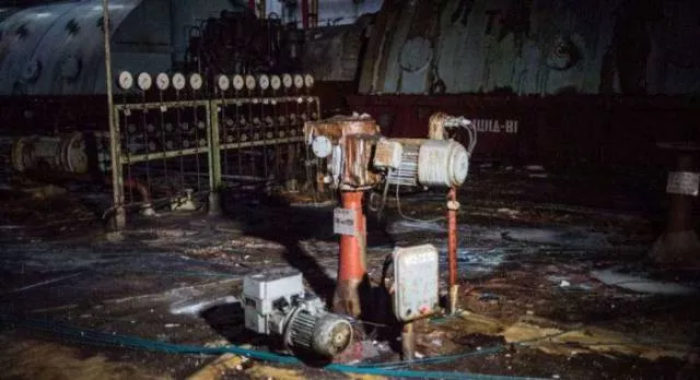 Attention nous somme lintrieur de la centrale nuclaire de tchernobyl