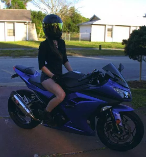 Des superbes filles et des motos qui a t il de plus sexy 