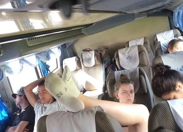 The worst embarrassing situations while traveling - #16 