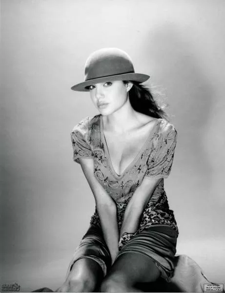 Check out the first photo shoot of angelina jolie when she was almost 15 years - #29 