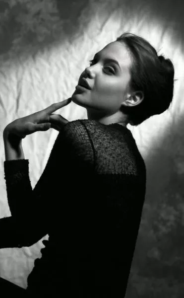 Check out the first photo shoot of angelina jolie when she was almost 15 years - #4 