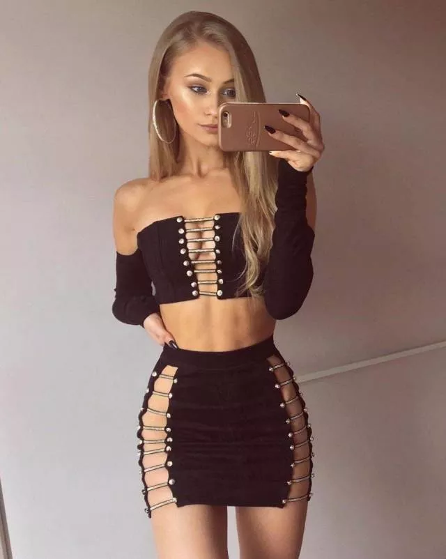The top of the dresses that makes you very sexy - #17 