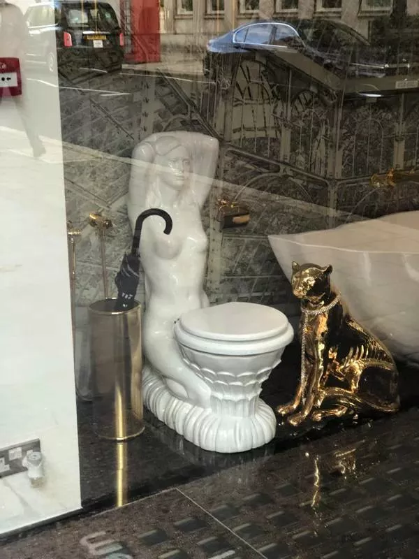 The most unusual and bizarre toilets in the world - #2 