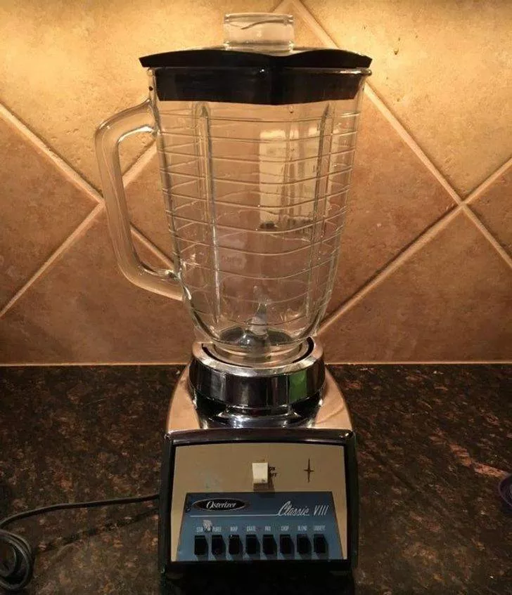 Relics of families transferred between generations - #6 The blender of my grandmother