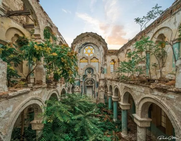 Top 20 des places abandonns - #20 Synagoge