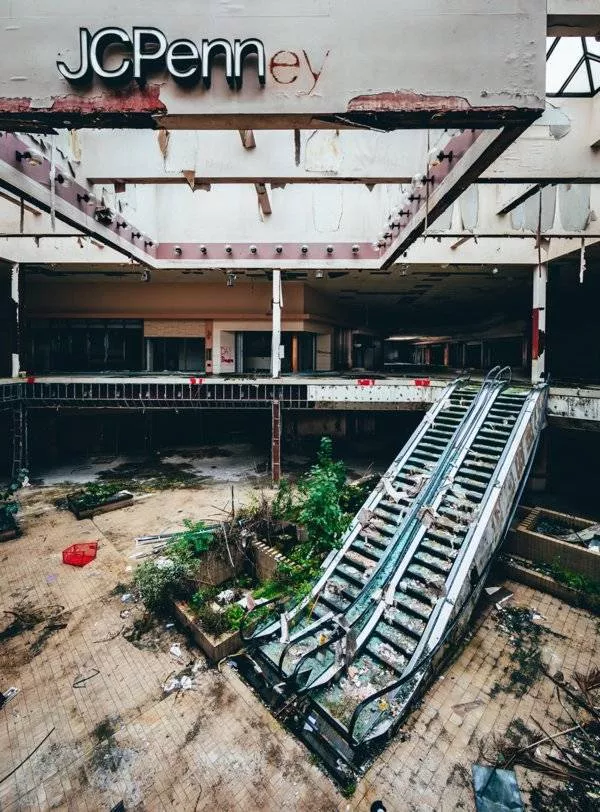 Top 20 abandoned places - #8 Abandoned shopping center in Akron Ohio