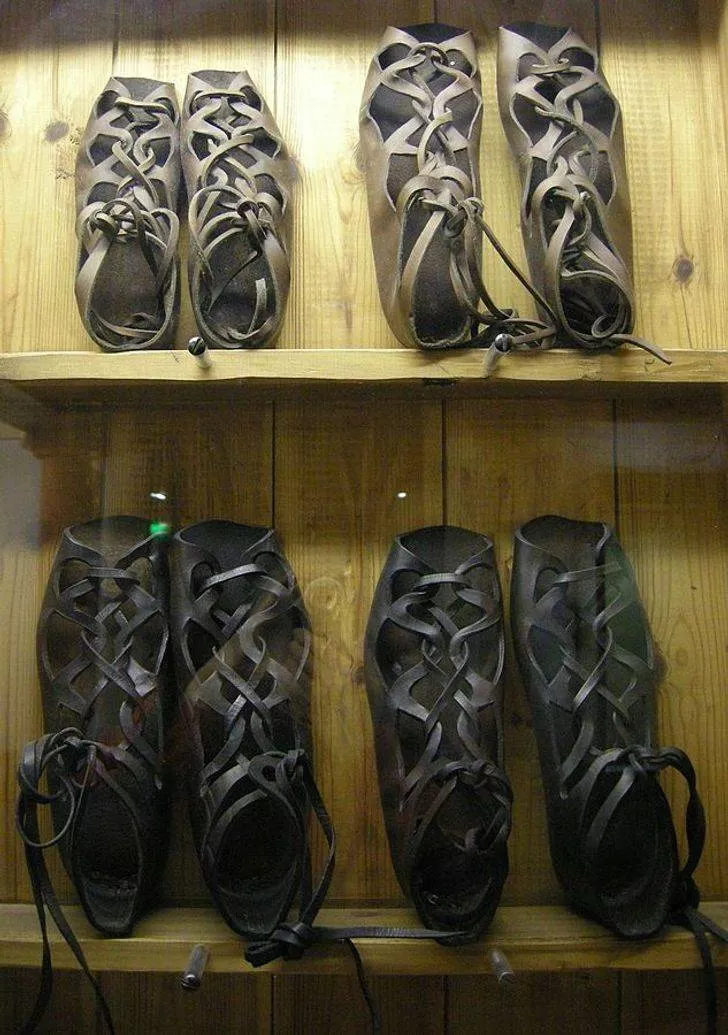 Animaux prhistoriques - #5 Paires de sandales romaines, 2000 ans
