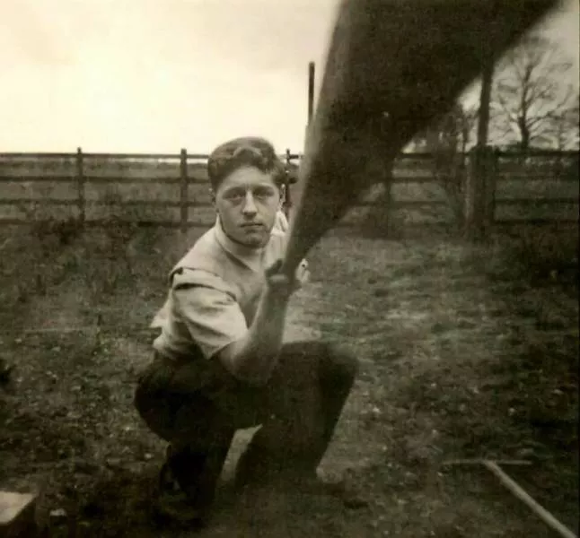 Des anciennes photos trs touchants - #17 Un homme prend un selfie 1957