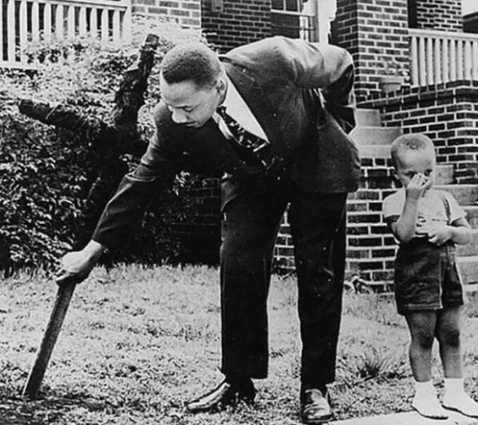 Very touching old photos - #18 Martin Luther King Jr. 1960