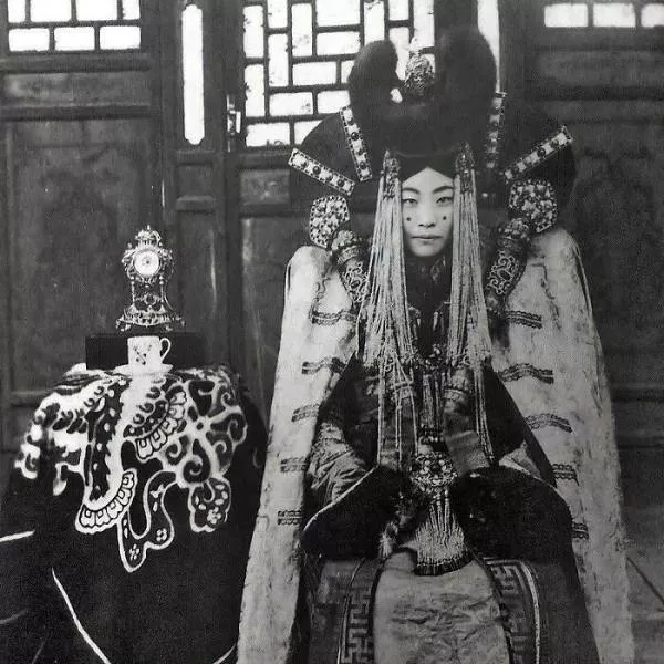 Des anciennes photos trs touchants - #24 La reine consort de Mongolie 1923