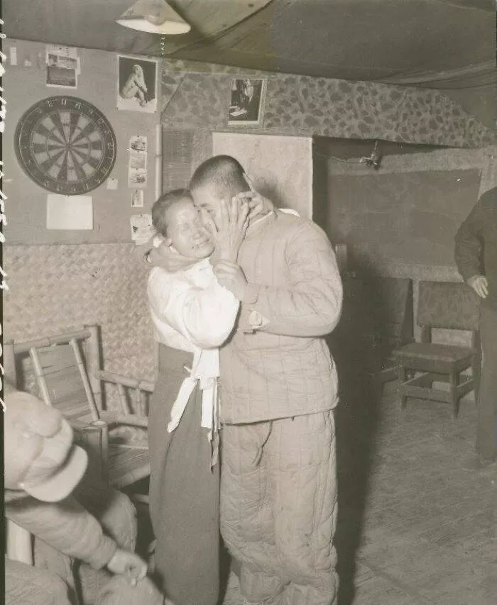 Des anciennes photos trs touchants - #30 Un prisonnier de guerre qui s'est échappé de son camp de prisonniers de guerre nord-coréen 1953