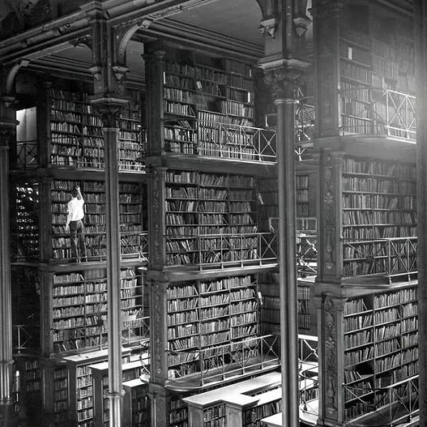 Des anciennes photos trs touchants - #5 L'ancienne bibliothèque publique de Cincinnati. Le bâtiment a été démoli en 1955
