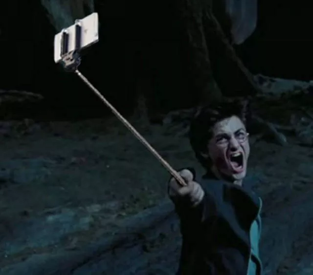 Quand les perches selfies remplacent les armes dans les scnes du film - #3 