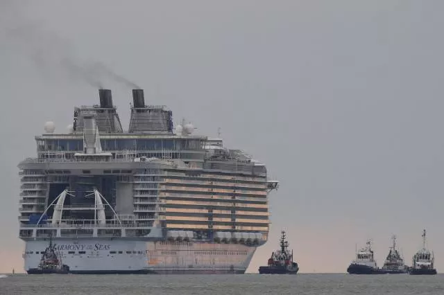 The largest passenger ship in the world is ready to brave the seas - #2 