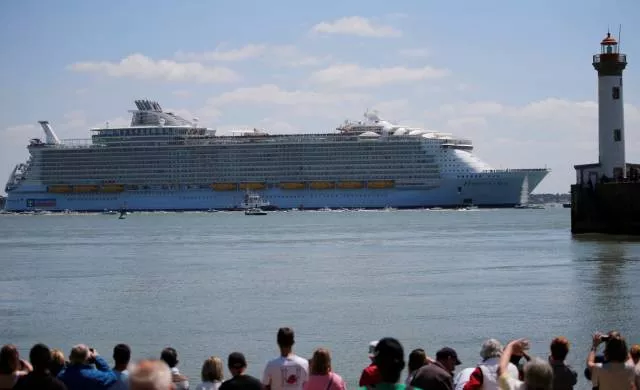 Le plus grand navire de passagers dans le monde prt braver les mers