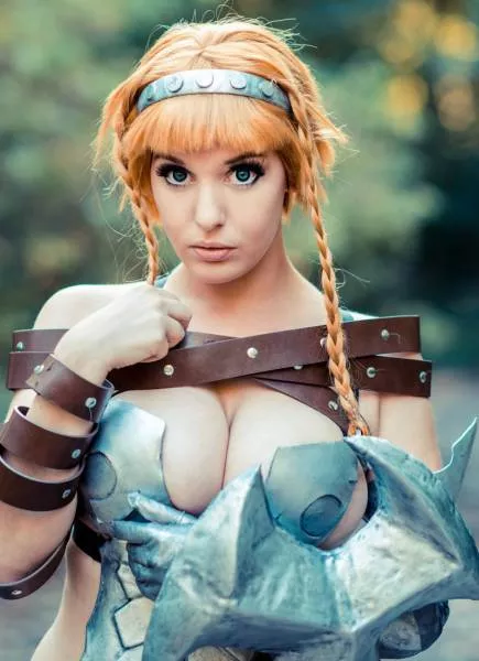 You never saw more sexy cosplay 