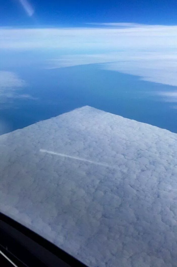 Double take delights moments that require a second glance - #10 This Square Cloud Looks Like A Giant Rug