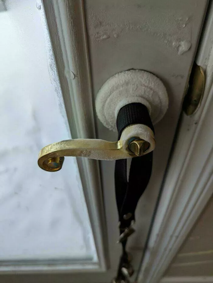 Winter freeze canadians share icy snapshots of winter - #17 My door handle froze