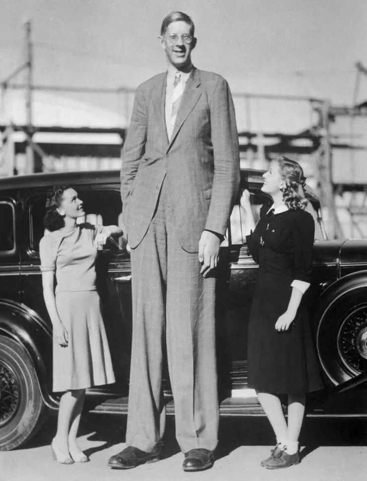 Visual marvels explore a collection of truly fascinating pictures - #11 And here's Wadlow at his tallest, measuring 8 feet 11 inches