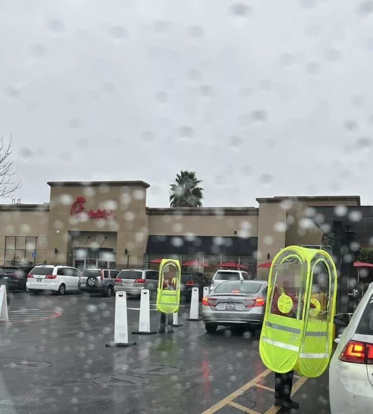 Visual marvels explore a collection of truly fascinating pictures - #14 Chick-fil-A workers wear big, fluorescent pods when it's raining