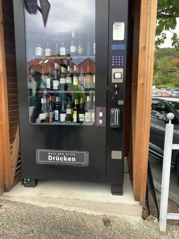 Merveillements visuels une collection de photos vraiment fascinantes - #4 Les distributeurs automatiques de vin sont courants en Autriche