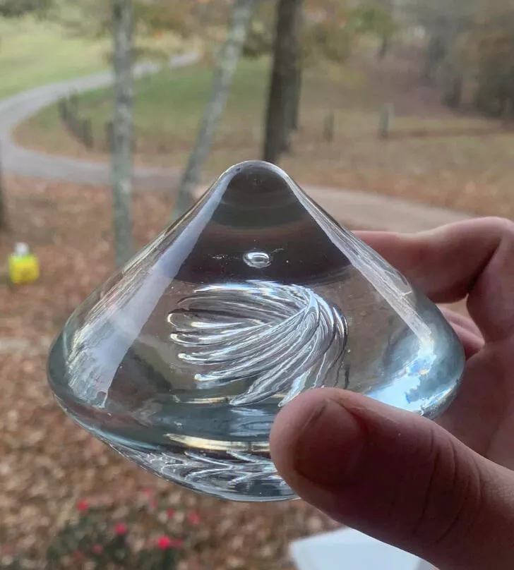 Nigme numrique rvlations choquantes de mystres qui ont drout tout le monde - #10 Qu'est-ce que cet objet en verre en forme de diamant ? Il est un peu plus grand que la taille de ma paume.