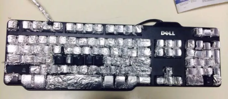 Cauchemars veills des photos qui hantent vos nuits - #10 Un client a apporté ce clavier effrayant à recycler aujourd'hui.