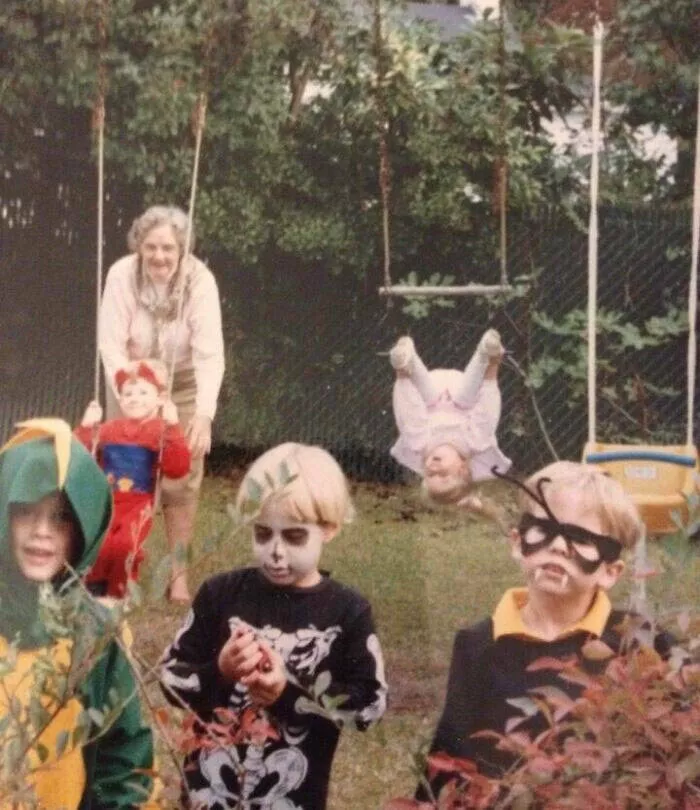 Rvlation du chaos imminent photos capturant le dsastre lhorizon - #5 Halloween 1989. C'est moi à droite. Ma sœur est derrière moi et s'apprête à passer une très mauvaise journée