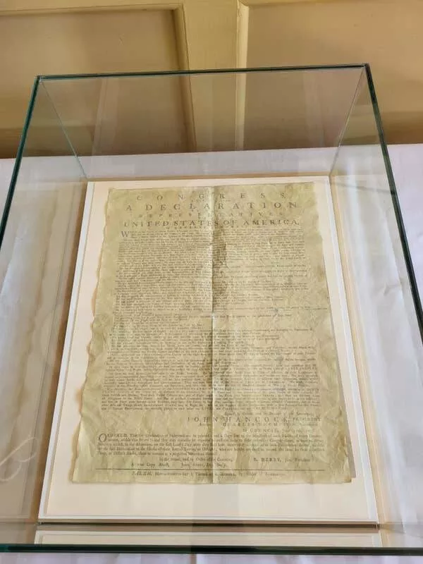Merveilles visuelles blouissantes des images vraiment fascinantes - #13 In addition to the original (Nic Cage voice) Declaration of Independence, a bunch of copies were made and sent to other places. Here's what one of those copies looks like