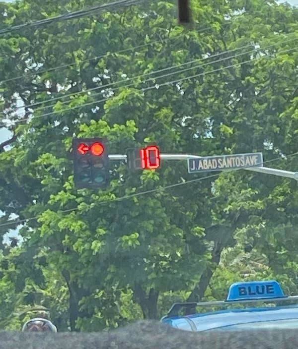 Captivating visual delights images that mesmerize and inspire - #18 Some places have stoplights that let you know how much time is left before they turn green