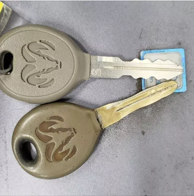 Visual metamorphosis engaging before and after snapshots that mesmerize - #18 A well-worn key compared to a freshly cut one for the same vehicle:
