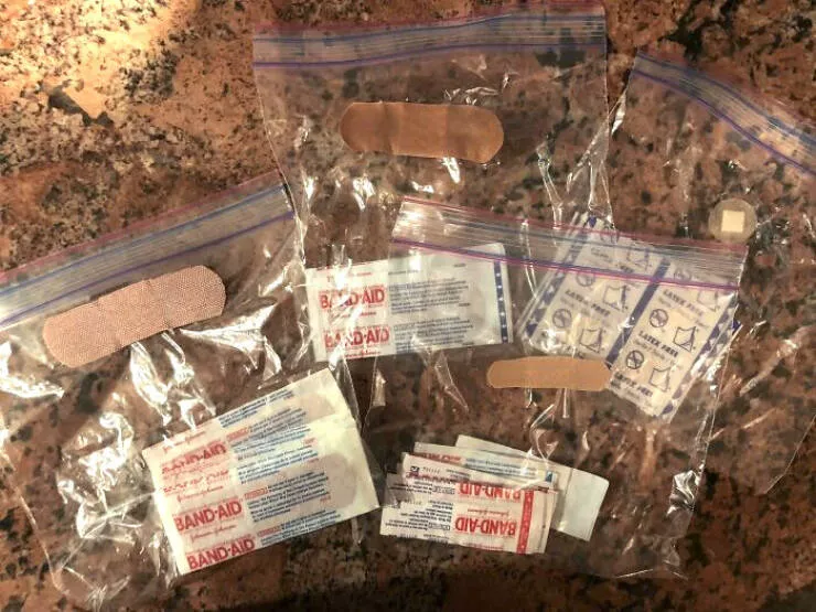 Creative parenting strategies ingenious hacks for todays moms and dads - #7 My dad put an example of each Band-Aid on the outside of the Zip-Lock bags.