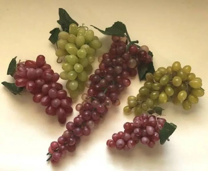 Rediscovering 90s nostalgia treasures from every millennials childhood home - #11 Fake plastic grapes in a bowl, perpetually dust-covered, as dining room or kitchen decor