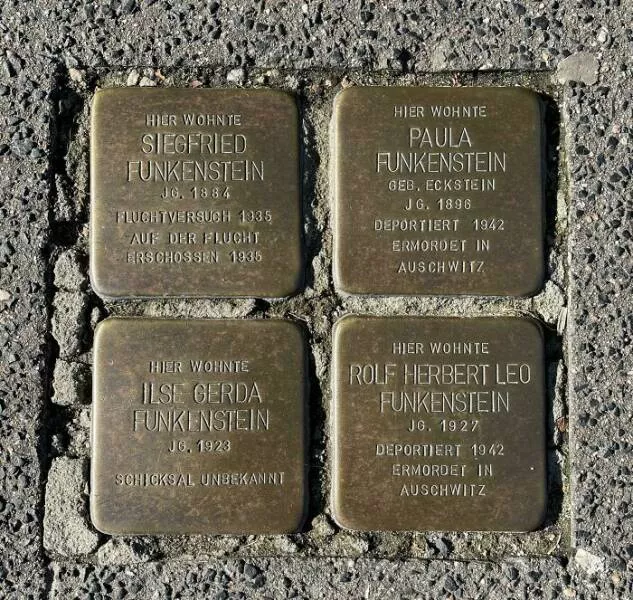 Dcouvertes surprenantes trouvailles subtilement surprenantes qui captivent - #18 Une maison dans mon quartier a ces plaques commémoratives à l'extérieur en hommage aux anciens résidents devenus victimes de l'Holocauste