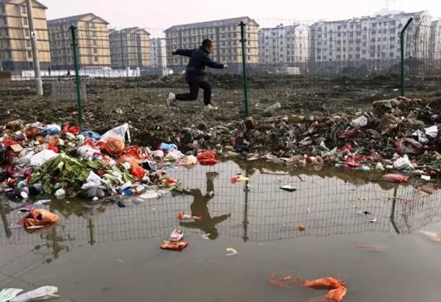 23 worried images of extreme pollution in china