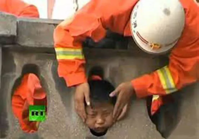 40 kids get stuck in some strangest places - #19 