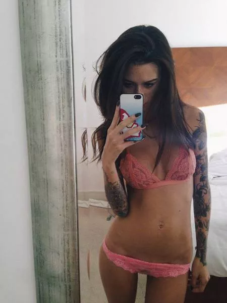 Sexy girls avec des tatouages chaude