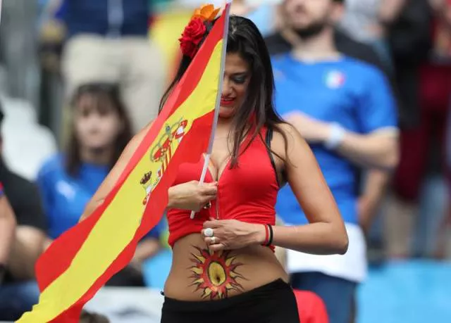 Most sexiest female football fans - #60 