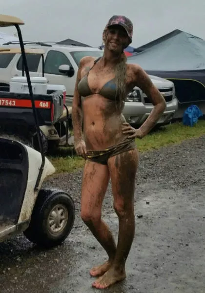 Its more sexy when girls get dirty