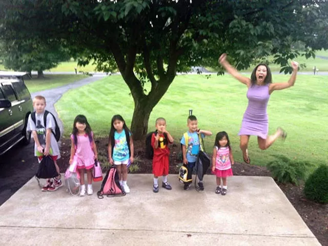 These parents celebrate the return to school of their children - #11 