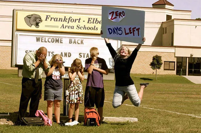 These parents celebrate the return to school of their children - #18 