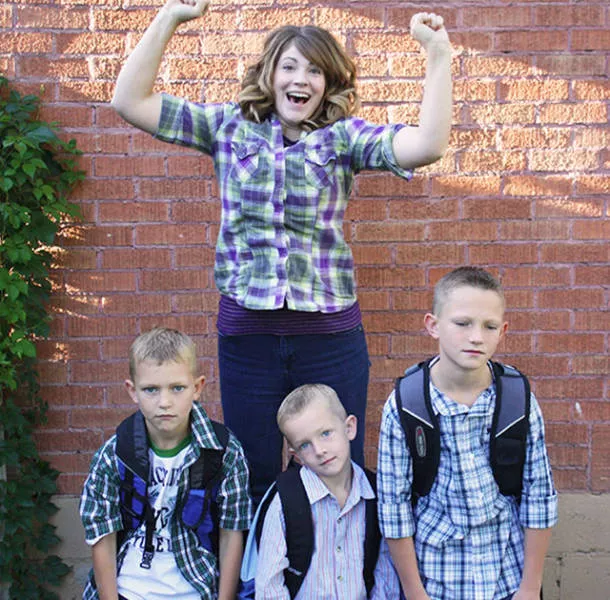 These parents celebrate the return to school of their children - #19 