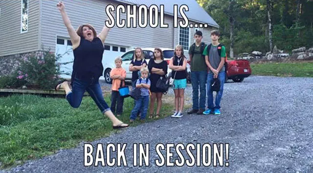 These parents celebrate the return to school of their children - #23 