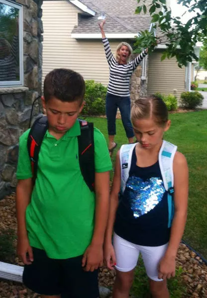These parents celebrate the return to school of their children - #7 