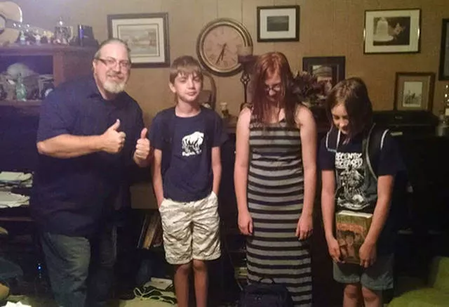 These parents celebrate the return to school of their children - #8 